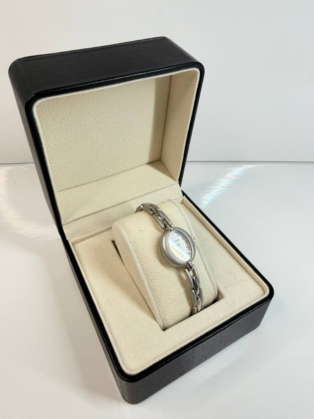 Irion Women’s Watch – Elegant Silver-Tone Bracelet Watch - Picture 5 of 16